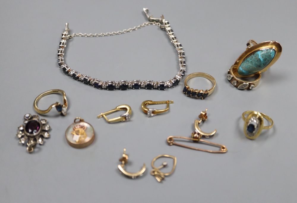Mixed jewellery including two 9ct gold gem set rings, gross 6.5 grams, a 750 and gem set ring, gross 2.7 grams etc.